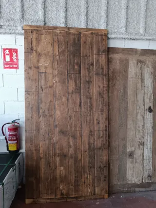 Mesa artesanal de madera rústica