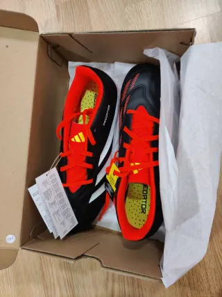 Botas unisex de fútbol Adidas Predator