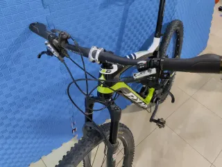 Mendiz RX10 carbono y doble suspensión talla L