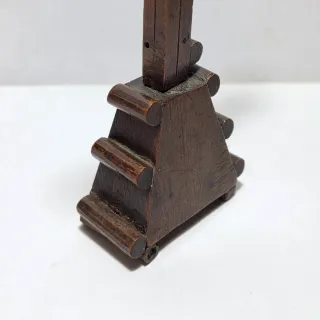 Antica croce da tavolo in legno e madreperla