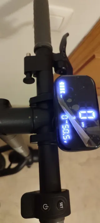 Patinete eléctrico negro navee