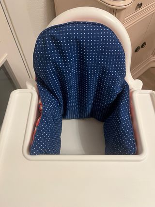 Trona IKEA con bandeja y cojín