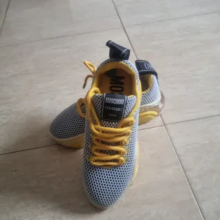 Zapatillas Moschino Couture Milano Grises y Amaril