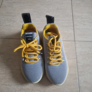 Zapatillas Moschino Couture Milano Grises y Amaril