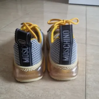 Zapatillas Moschino Couture Milano Grises y Amaril