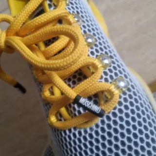 Zapatillas Moschino Couture Milano Grises y Amaril