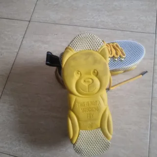 Zapatillas Moschino Couture Milano Grises y Amaril