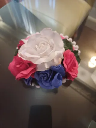 Tocado de flores para pelo.