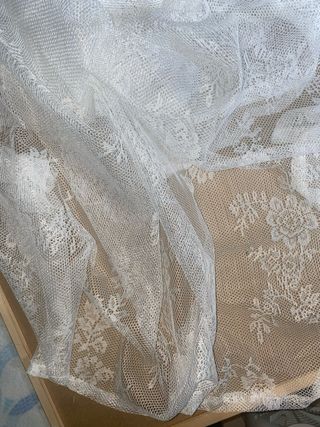 Cortina blanca de tela