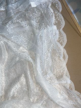 Cortina blanca de tela