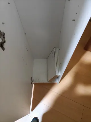 Armario baño beige y blanco