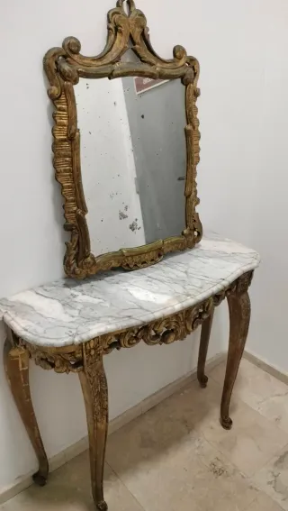 Consola Antigua con Espejo Dorado y Mármol