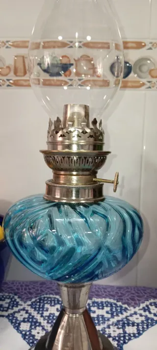 Quinqué de cristal azul francés