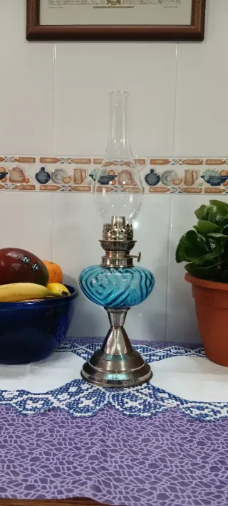 Quinqué de cristal azul francés