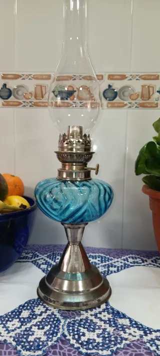Quinqué de cristal azul francés