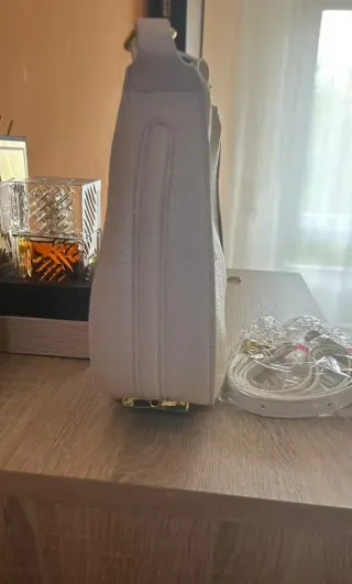 Borsa Fendi bianca con lettere dorate