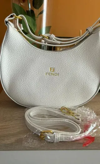 Borsa Fendi bianca con lettere dorate