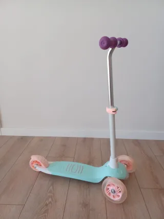 Patinete Oxelo B1500 2-5 años. Ruedas con luces.