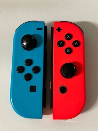 Nintendo Switch soporte y mandos azul y rosa