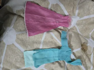 Lote deMuñeca Barbie Rota 1966 con Ropa