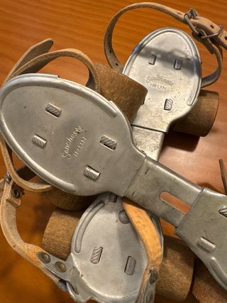 Patines de madera antiguos con ruedas