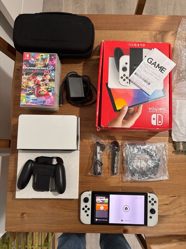 Nintendo Switch OLED Blanca + juegos