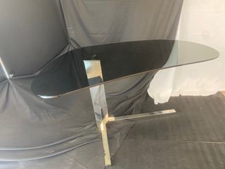 Mesa despacho cristal ahumado pata cromada