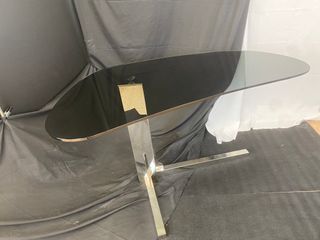 Mesa despacho cristal ahumado pata cromada