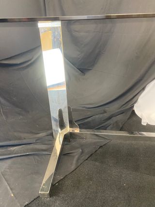 Mesa despacho cristal ahumado pata cromada