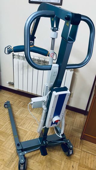 Grúa eléctrica con arnés