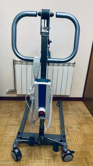 Grúa eléctrica con arnés