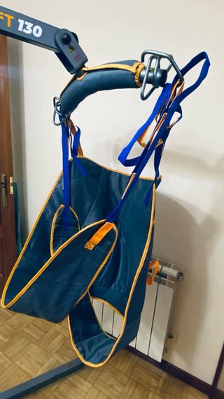 Grúa eléctrica con arnés