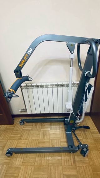 Grúa eléctrica con arnés