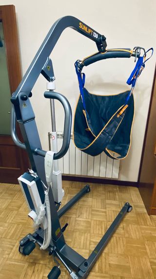 Grúa eléctrica con arnés