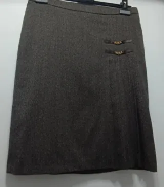 Falda de tablas marrón y gris