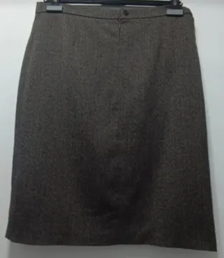 Falda de tablas marrón y gris