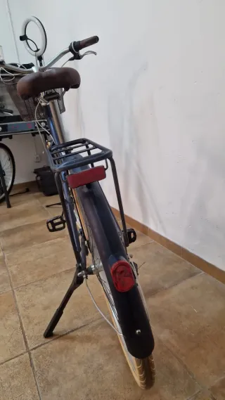 Bicicleta Urbana Azul con Cesta