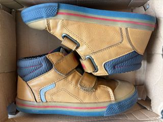 Botas niño marrón y azul