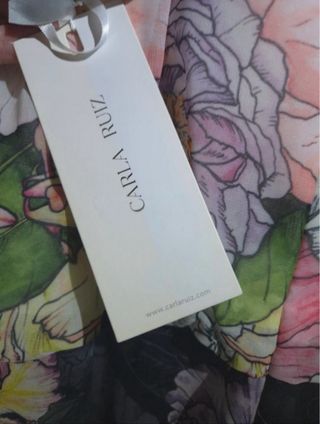 Mono ceremonia Carla Ruiz nuevo con etiqueta