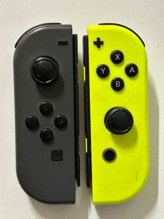 Nintendo Switch soporte y mandos verde y gris
