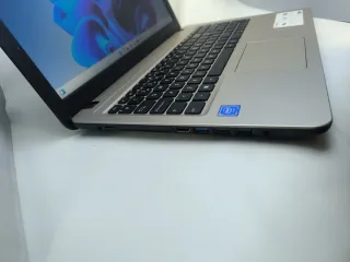 Portátil Asus Plata y Negro