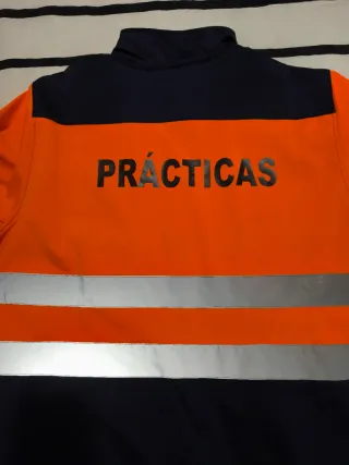 Chaqueta Softshell Marino y Naranja de trabajo.