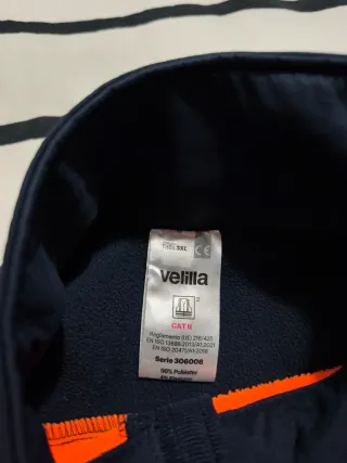 Chaqueta Softshell Marino y Naranja de trabajo.