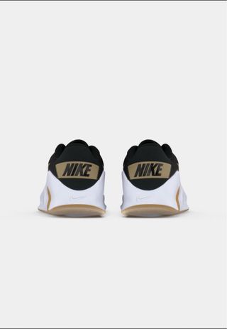 Zapatillas Nike Negras y Doradas