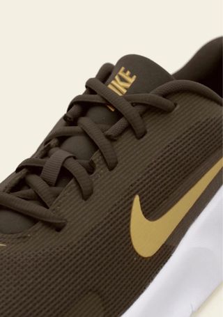 Zapatillas Nike Negras y Doradas