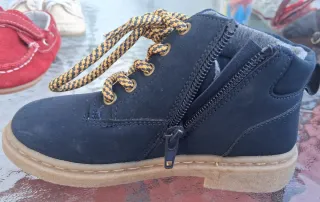 Botas niño azul con cordones