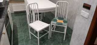 Mesa y 4 Sillas Cocina Blancas (Urge quitar)