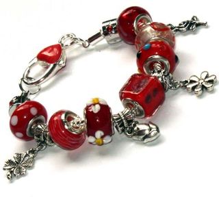 Pulsera para niñas con cuentas de flores.