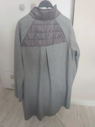 Abrigo de paño acolchado gris