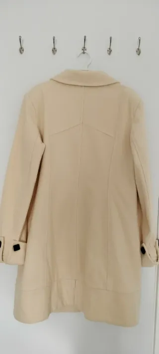 Elegante abrigo de lana 80%